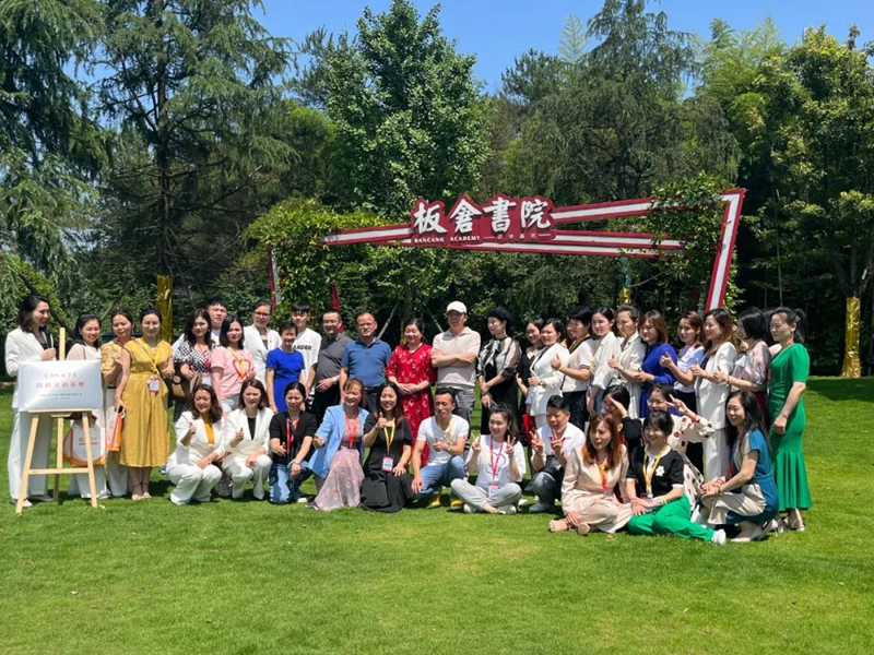 【萬合恒業(yè)學堂-培訓實訓基地】在楊昌濟先生故鄉(xiāng)開慧鎮(zhèn)板倉書院正式揭牌。同日萬合第40屆【國際說服力銷講】開班